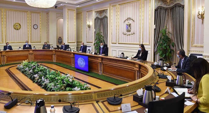 بالفيديو والصور.. رئيس الوزراء يتابع خطة الاستعانة بمكاتب البريد لتقديم خدمات التوثيق العقاري