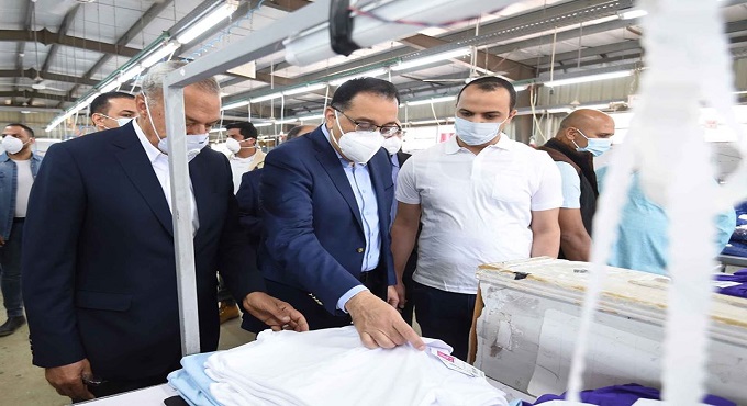 بالصور .. خلال تفقده لأحد مصانع الملابس بالقليوبية .. مدبولى يؤكد أن الصناعة هي مستقبل مصر