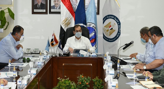 بالصور .. وزير البترول يترأس اجتماع اللجنة العليا للمنطقة الجغرافية البترولية بمسطرد