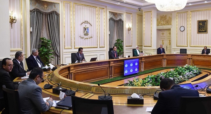 بالصور .. رئيس الوزراء يوجه بسرعة التوسع فى صناعة الكمامات والتعاقد على الأمصال الخاصة بالأنفلونزا الموسمية