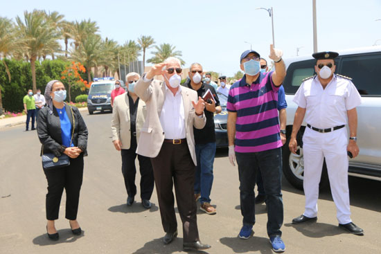 بالصور .. رئيس الوزراء يقوم بجولة ميدانية لتفقد بعض المشروعات بمدينة شرم الشيخ