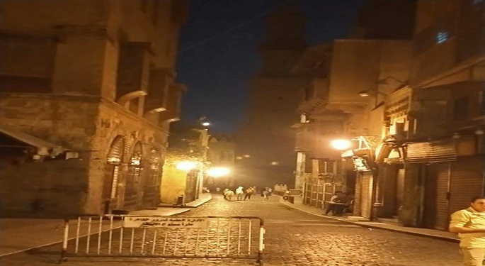 بالصور.. بدء أعمال تطوير ورفع كفاءة إضاءة شارع المعز لدين الله الفاطمي