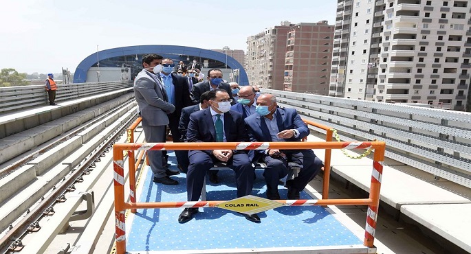 بالصور .. رئيس الوزراء: تكليفات من الرئيس باستكمال كافة مراحل مترو الأنفاق