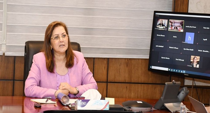 عبر الفيديو كونفرانس .. السعيد تعقد اجتماعًا فنيًا لبحث الموقف التنفيذي لإعداد تقرير التنمية البشرية فى مصر للعام