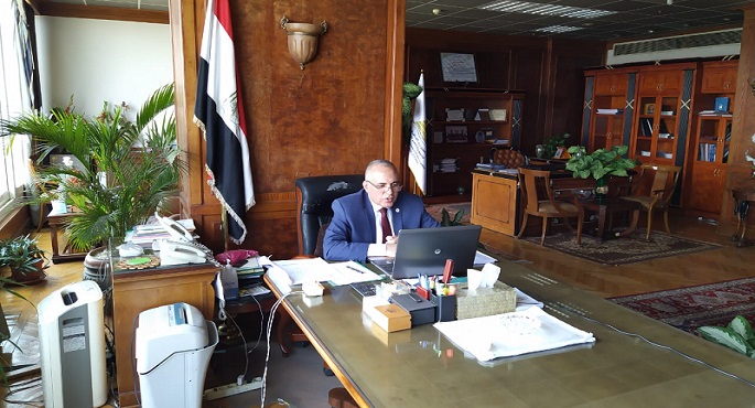 وزير الري يبحث مع قيادات الوزارة معدلات تنفيذ المشروعات بالمحافظات