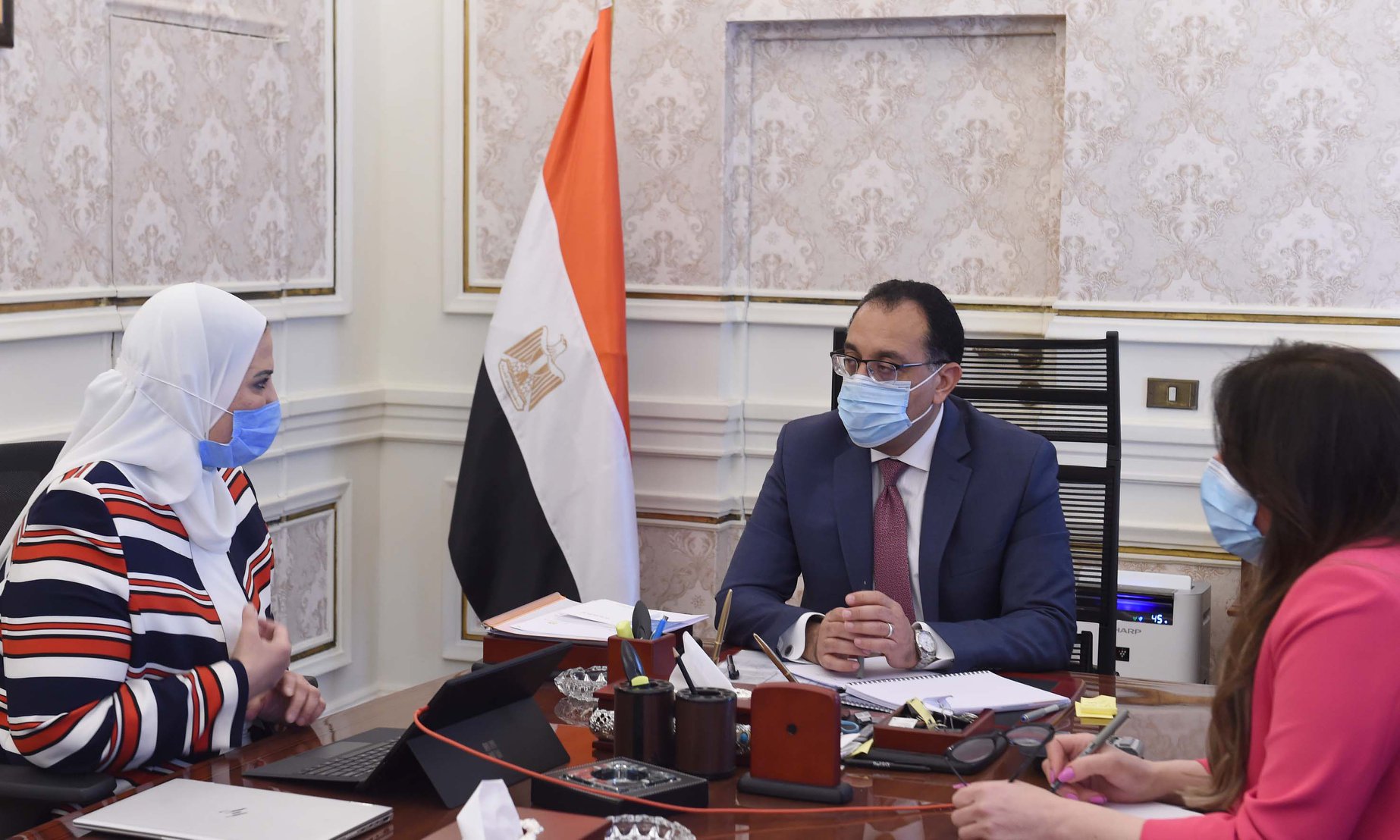 رئيس الوزراء يستعرض مع وزيرة التضامن جهود تعزيز شبكة الحماية الاجتماعية