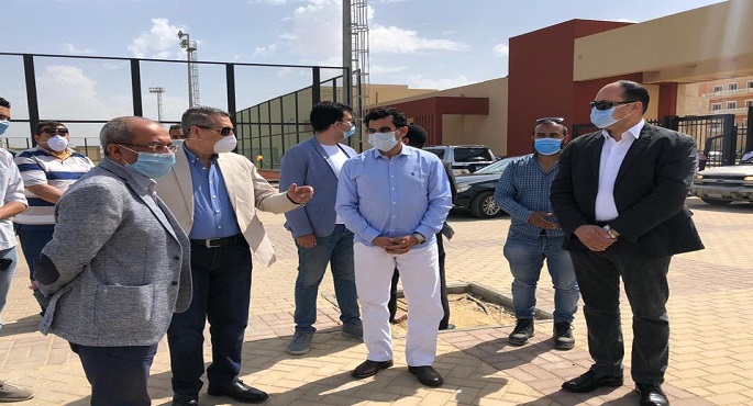 بالصور .. وزير الشباب يتفقد الإنشاءات في مدينة الشباب والرياضة بحي الاسمرات تمهيدا لإفتتاحها في ٣٠ يونيو