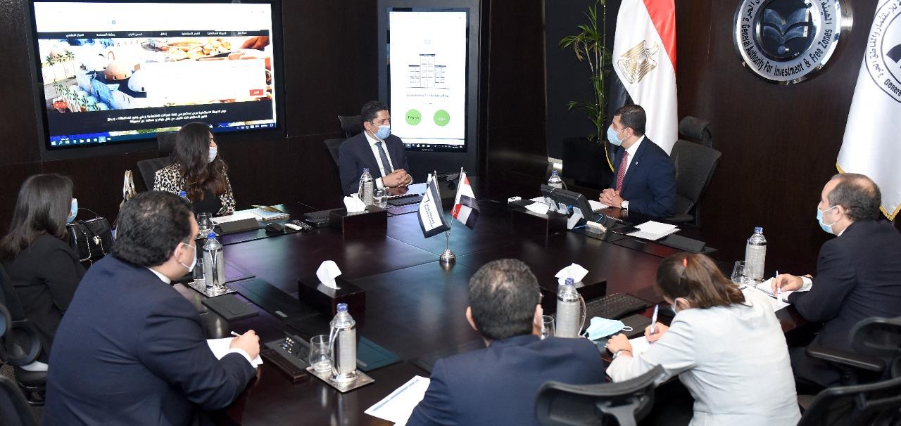 رئيس هيئة الاستثمار يبحث خطط شركة «بيكر هيوز» الأمريكية