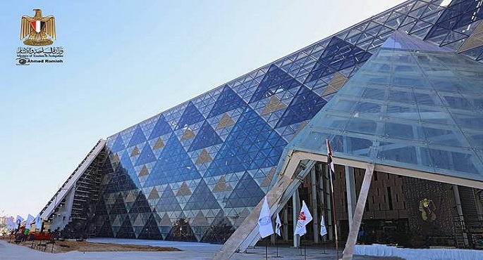 العناني: نبحث تسجيل المتحف الكبير على قائمة التراث المعماري الحديث بالإيسيسكو