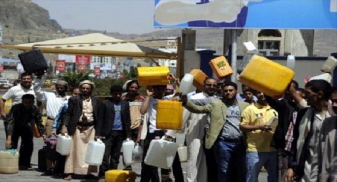 الشرق الأوسط : الحوثيون يعاقبون اليمنيين بأزمة وقود