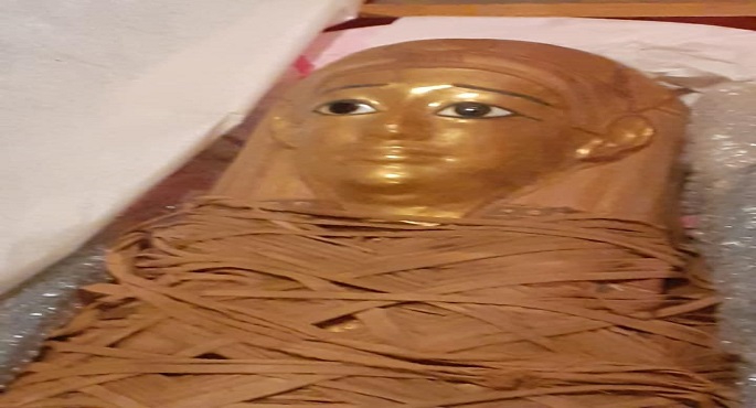 بالصور.. الآثار: متحف المطار يستقبل 12 قطعة أثرية من بينها 3 مومياوات تمهيدا لافتتاحه