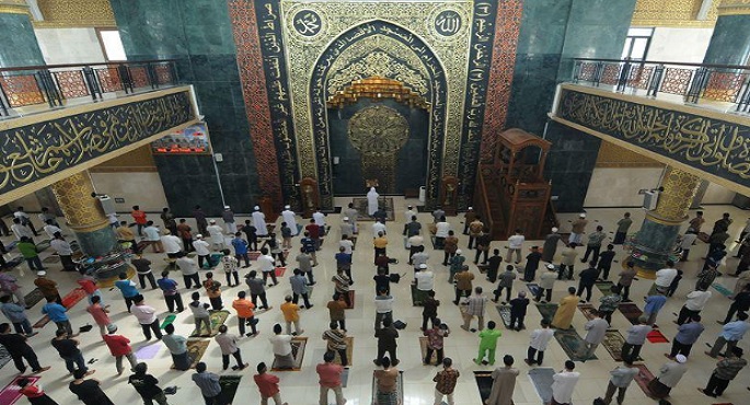 مساجد جاكرتا تقيم صلاة الجمعة لأول مرة منذ شهرين