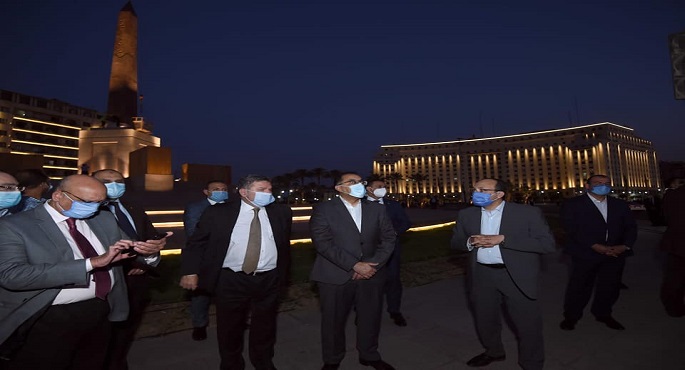 بالصور.. رئيس الوزراء يتفقد المرحلة النهائية لمشروع إضاءة ميدان التحرير بعد تطويره