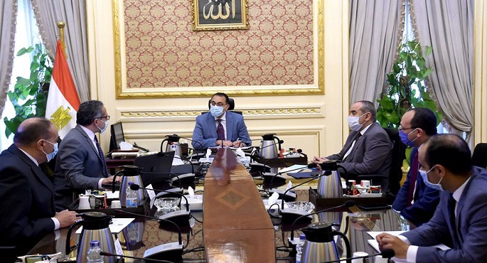 بالفيديو والصور.. رئيس الوزراء يناقش خطة استئناف حركة السياحة الخارجية والطيران