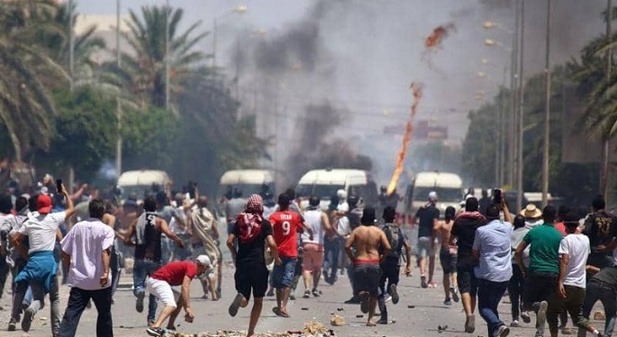 تونس.. تجدد الاحتجاجات في تطاوين وسط دعوات لإضراب عام