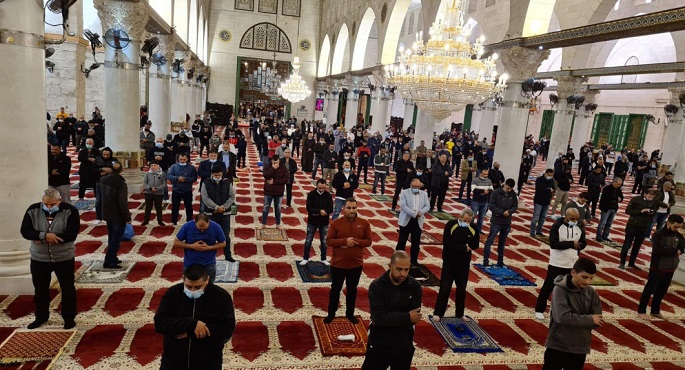 50 ألف مصلّ يؤدون صلاة الجمعة في المسجد الأقصى بعد إعادة فتحه