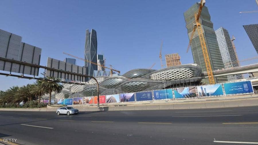 وزير سعودي يدافع عن أمر خفض صوت المكبرات بالمساجد