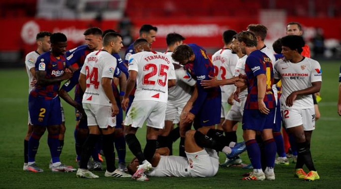 برشلونة يفتح للريال باب الصدارة بتعادل سلبى مع إشبيلية فى الليجا