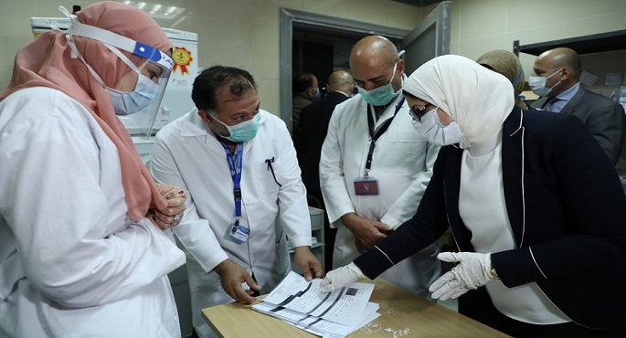 بالصور .. خلال جولة ميدانية بـ 5 مستشفيات .. وزيرة الصحة : توفير 35 ألف سرير بالمستشفيات لاستقبال الحالات المصابة بكورونا
