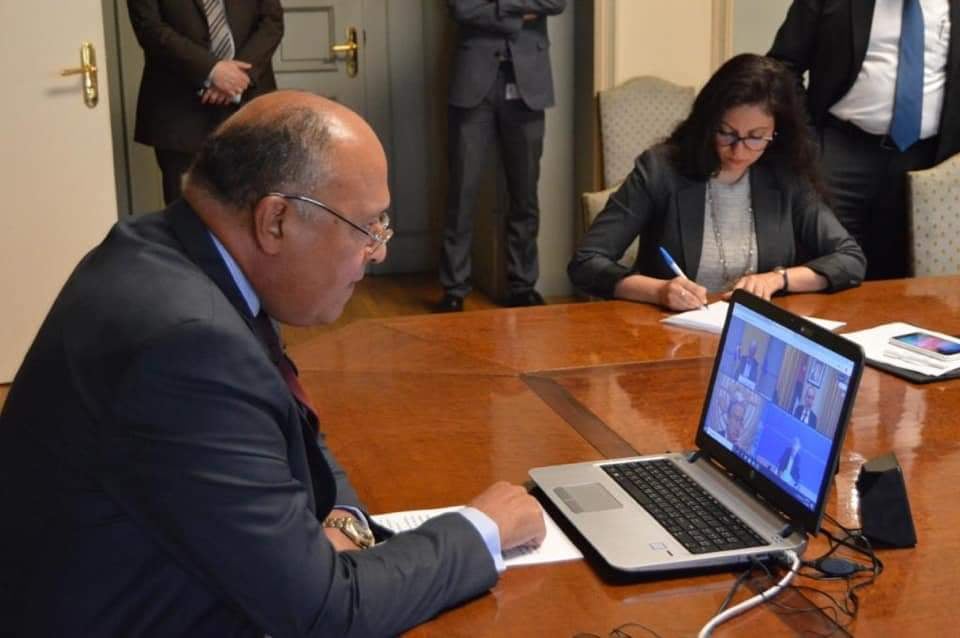 شكري يبحث هاتفيا مع الممثل الأعلى للشئون الخارجية الأوروبي التعاون الثنائي والوضع في ليبيا