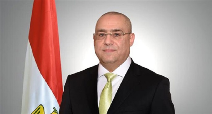 وزير الإسكان ورئيس المنطقة الاقتصادية لقناة السويس يستعرضان المخطط التنموي بشرق خليج السويس