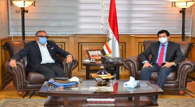 وزير الرياضة يبحث مع الجنايني خطة عودة النشاط