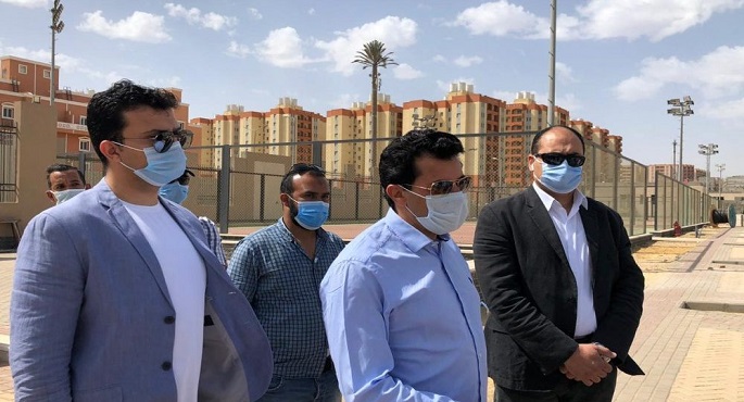 وزير الرياضة يتفقد الأعمال الجارية بمدينة الشباب والرياضة بحي الأسمرات