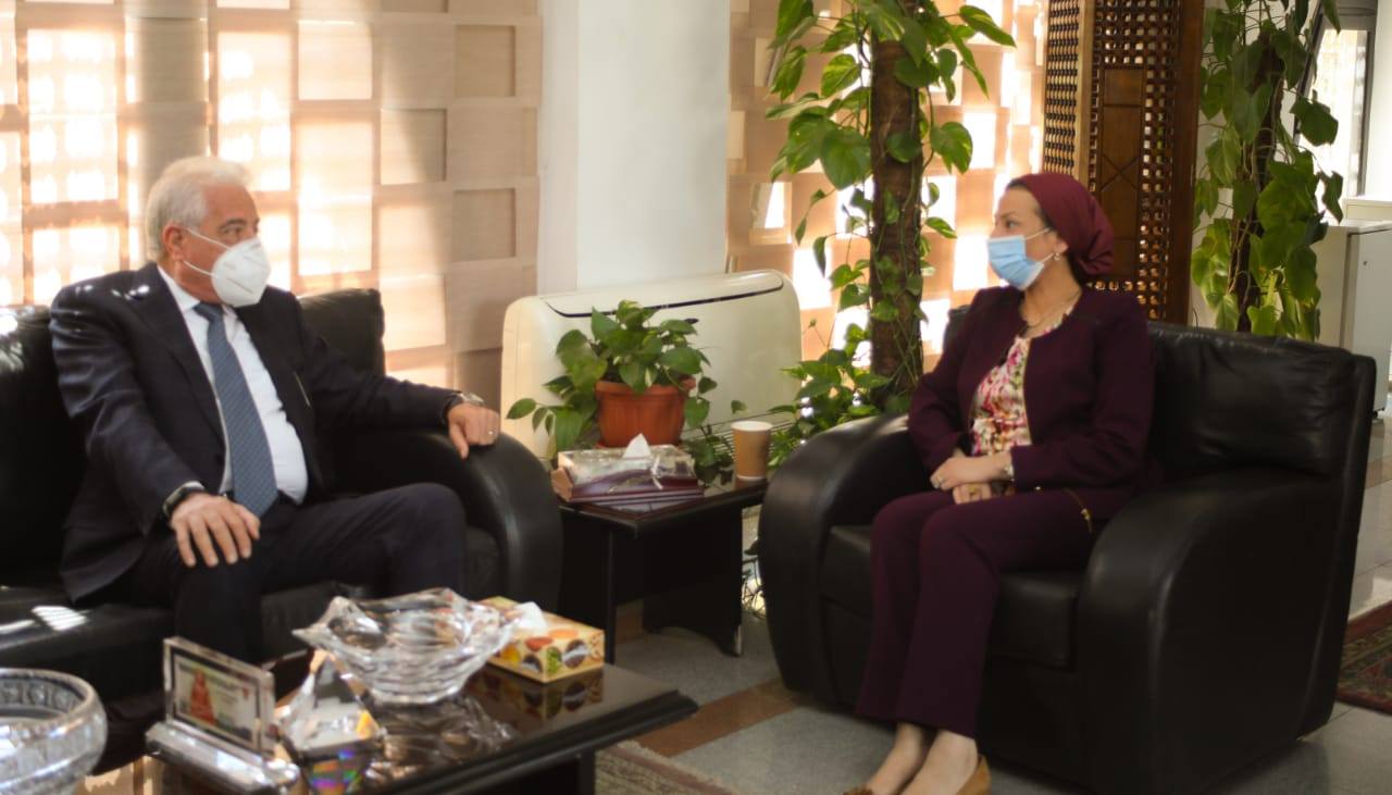 بالصور..وزيرة البيئة تعقد اجتماعا موسعا و محافظ جنوب سيناء لتحويل شرم الشيخ إلى مدينة خضراء