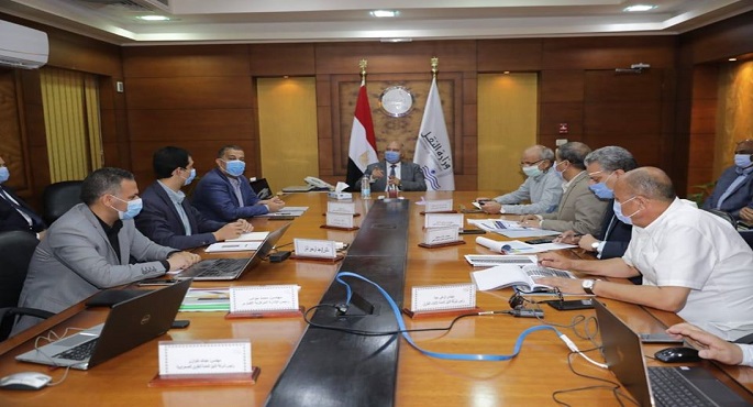 وزير النقل يبحث معدلات تنفيذ المرحلة الثالثة للمشروع القومي للطرق