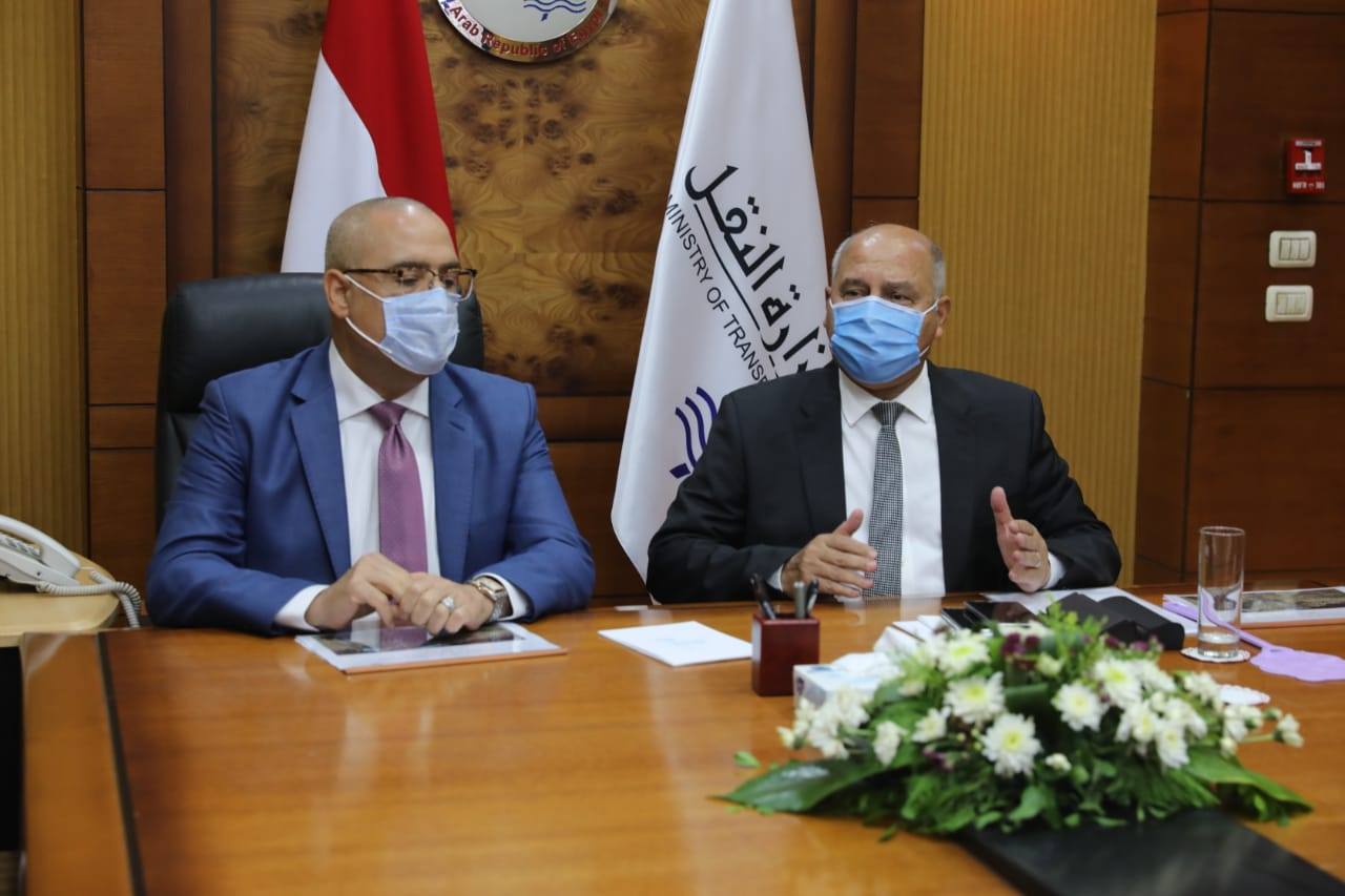 بالصور..الوزير والجزار يستعرضان عروض مشروع قطار «العين السخنة-العاصمة الإدارية»