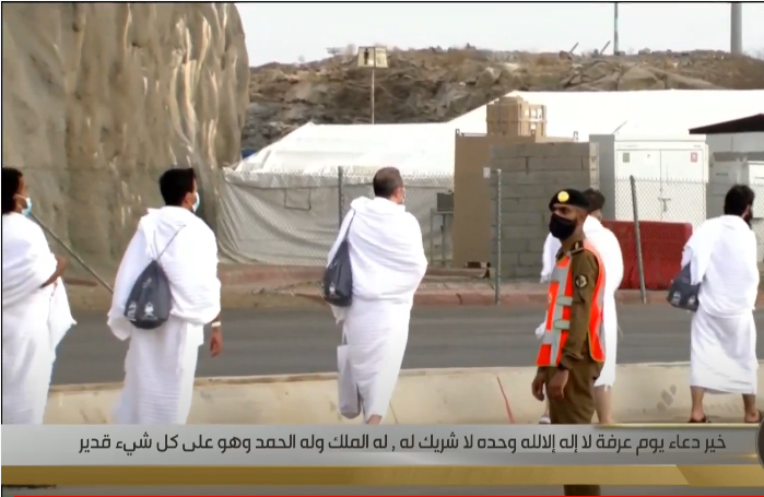 حجاج بيت الله على صعيد عرفات لتأدية ركن الحج الأعظم