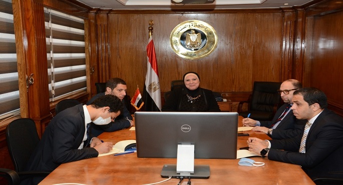 بالصور .. وزيرة الصناعة تشارك في اللقاء الشهري لغرفة التجارة الأمريكية