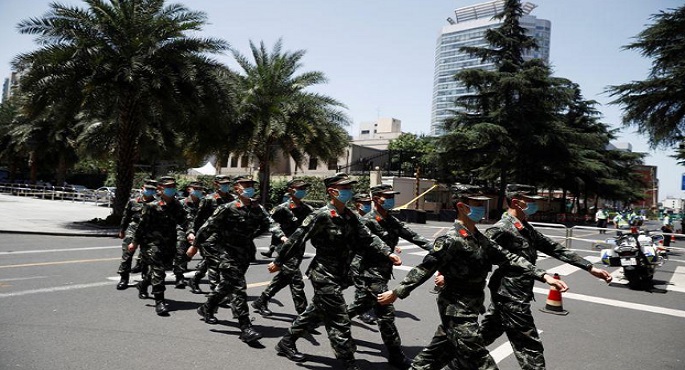 موظفو القنصلية الأمريكية في تشنغدو يغادرون وسط إجراءات أمنية مشددة