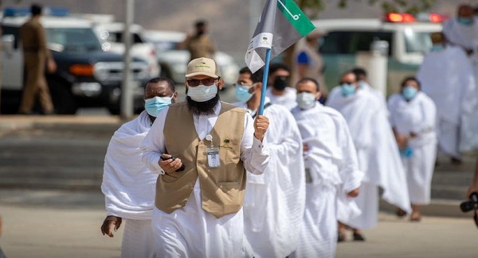 حجاج بيت الله الحرام يؤدون ركن الحج الأعظم على جبل عرفات وسط إجراءات احترازية لمنع تفشي فيروس كورونا