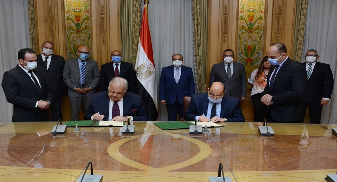 بالصور .. وزير الدولة للإنتاج الحربى يشهد توقيع عقد لفتح مكتب لتسويق المنتجات المدنية للإنتاج الحربي فى كينيا