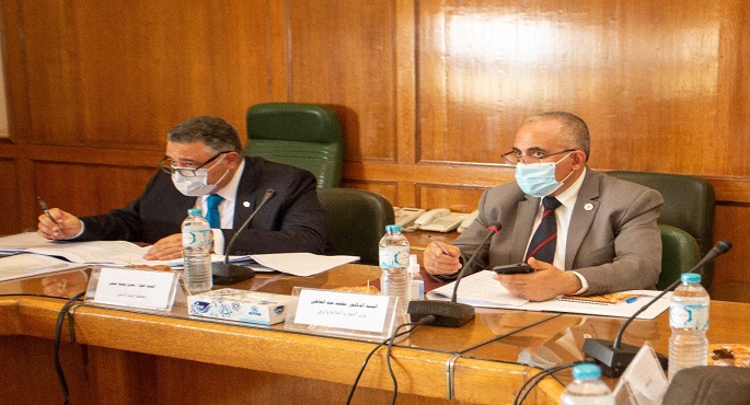 بالصور.. وزير الري يترأس اجتماع اللجنة العليا للتراخيص بحضور محافظ البحر الأحمر