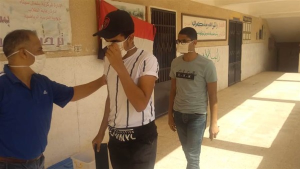 طلاب الثانوية العامة يؤدون اليوم امتحان اللغة الأجنبية الثانية