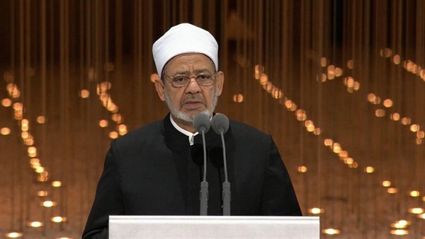 شيخ الأزهر يرفض تداول مصطلح “الإرهاب الإسلامي” ويطالب بتجريم استخدامه