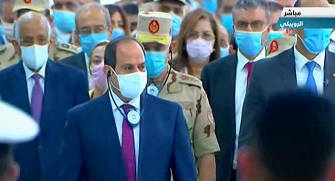 الرئيس السيسي يتفقد مصانع مجمع صناعة الغزل والنسيج المتكامل بالمدينة الصناعية بالروبيكي