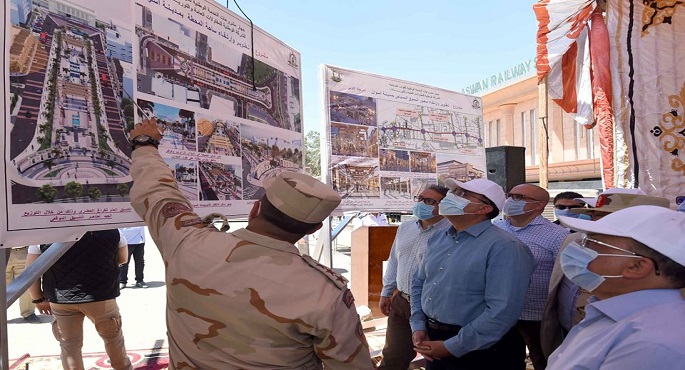 بالصور.. رئيس الوزراء يتفقد أعمال تطوير السوق السياحي بأسوان