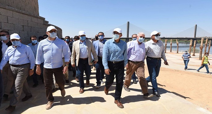 بالصور.. خلال زيارته لأسوان.. مدبولي: مهتمون بإقامة المدن الجديدة بصعيد مصر لتحسين جودة الخدمات للمواطنين