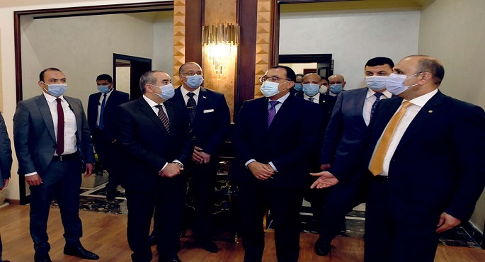 بالصور.. رئيس الوزراء يفتتح أعمال تطوير صالة كبار الزوار (27) بمطار القاهرة الدولى