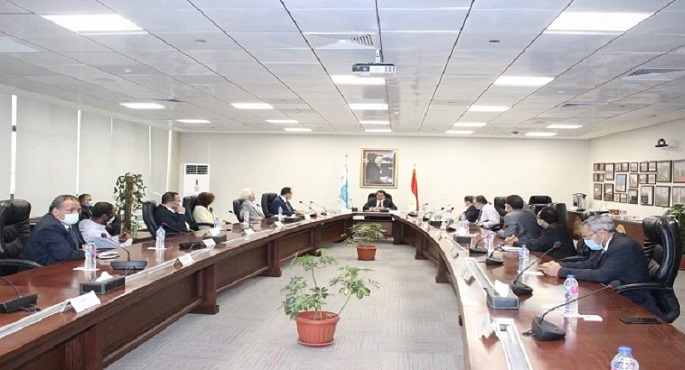 بالصور.. وزير التعليم العالي يتفقد منشآت مدينة زويل ويلتقي برؤساء المعاهد البحثية بالمدينة