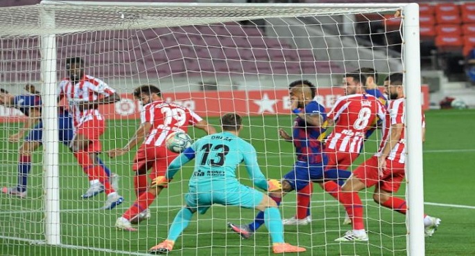 برشلونة يواصل تعثره ويتعادل مع أتلتيكو مدريد 2 / 2