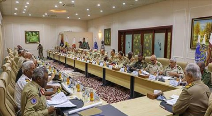 قائد الجيش الليبي يبحث مع رؤساء أركان ومديري القيادة العامة خطط المرحلة المقبلة