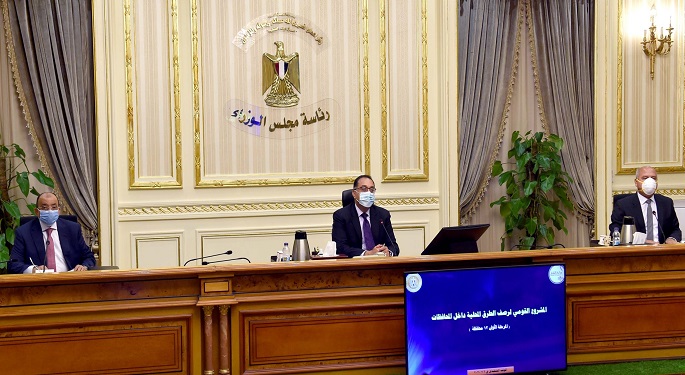 رئيس الوزراء يتابع المشروع القومي لرصف الطرق المحلية داخل المحافظات