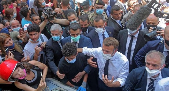 خلال جولته في الجميزة.. ماكرون : سأطرح مبادرة سياسية جديدة على اللبنانيين