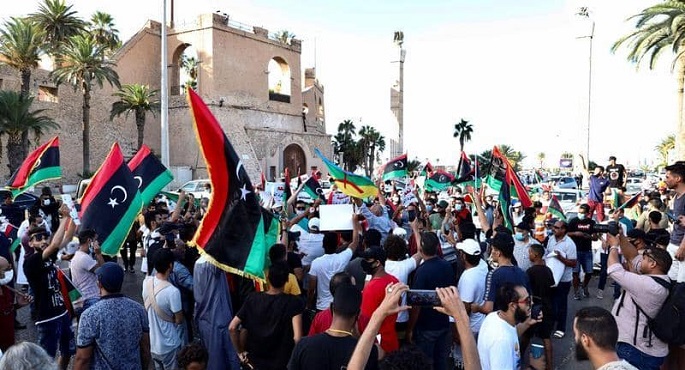 تظاهرات طرابلس تدخل يومها الرابع وتحاصر منزل السراج