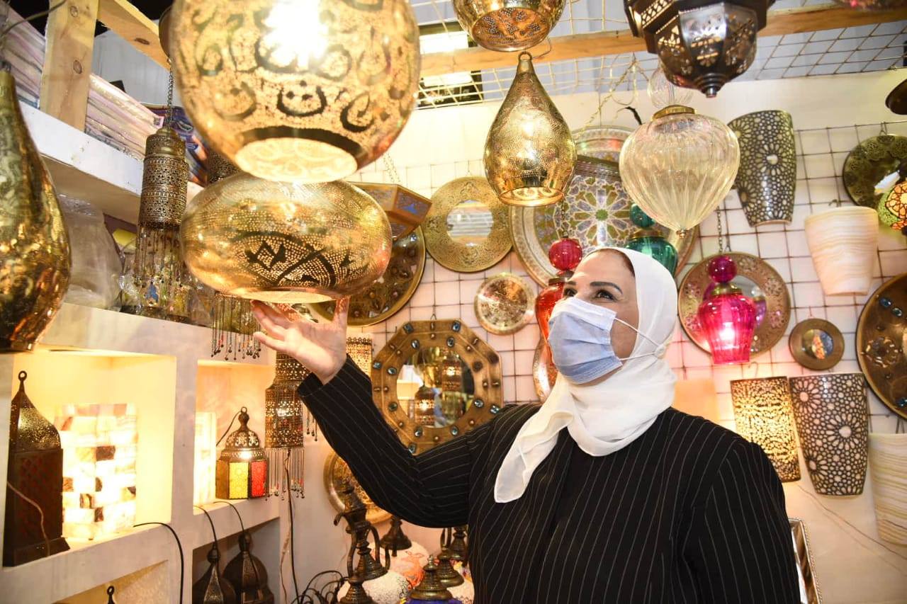 بالصور.. القباج تفتح معرض ديارنا بمارينا ٥