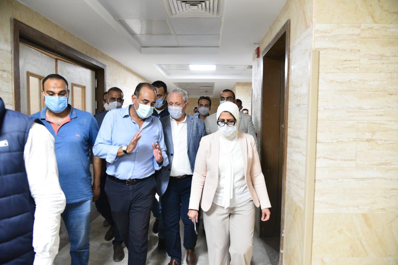 بالصور.. وزيرة الصحة توجه الشكر لمحافظ الأقصر لمتابعته الحثيثة لأعمال تطوير المنشآت الطبية بالتأمين الصحي الشامل
